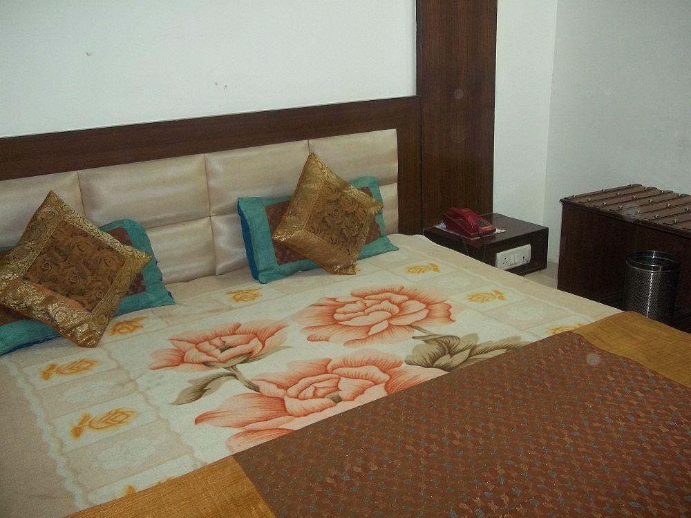 Hotel Mohan International Nowe Delhi Zewnętrze zdjęcie