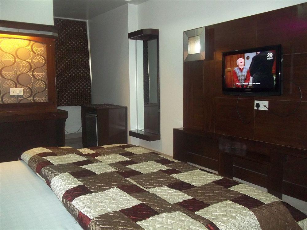 Hotel Mohan International Nowe Delhi Zewnętrze zdjęcie