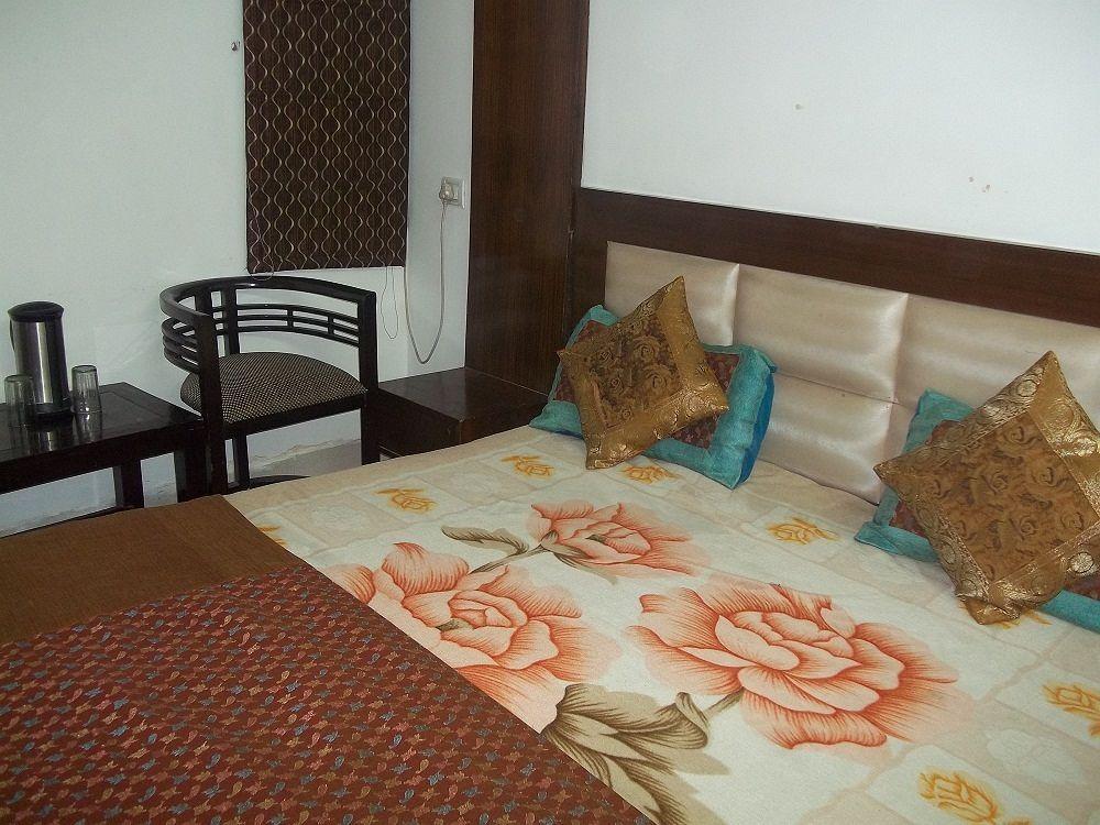 Hotel Mohan International Nowe Delhi Zewnętrze zdjęcie