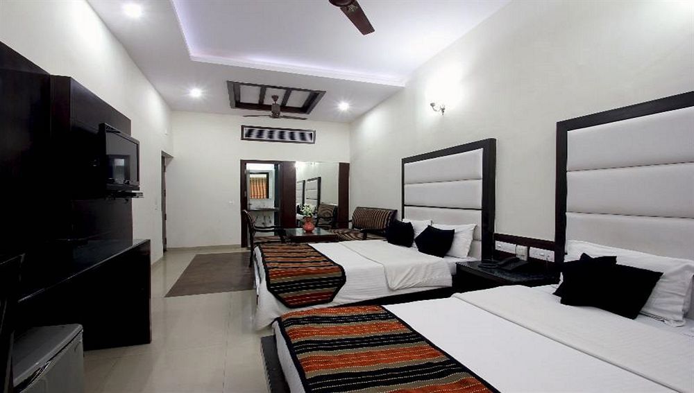 Hotel Mohan International Nowe Delhi Zewnętrze zdjęcie