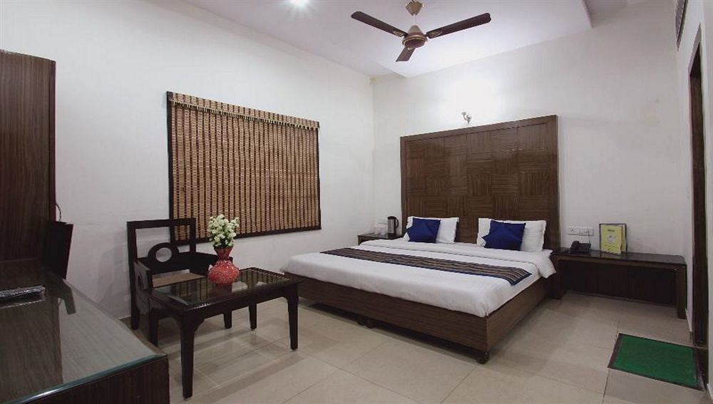 Hotel Mohan International Nowe Delhi Zewnętrze zdjęcie
