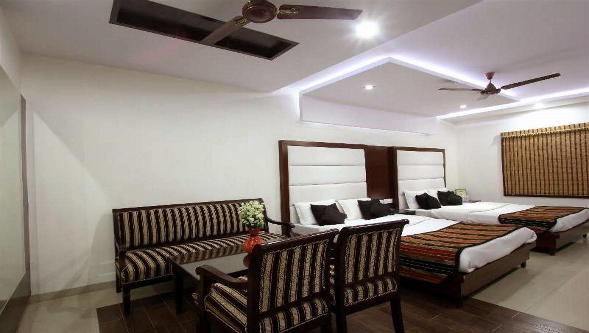 Hotel Mohan International Nowe Delhi Zewnętrze zdjęcie