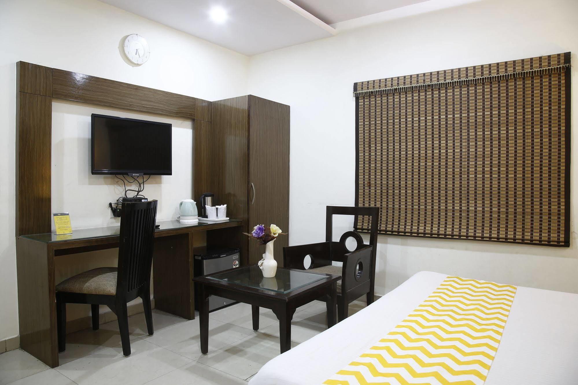 Hotel Mohan International Nowe Delhi Zewnętrze zdjęcie