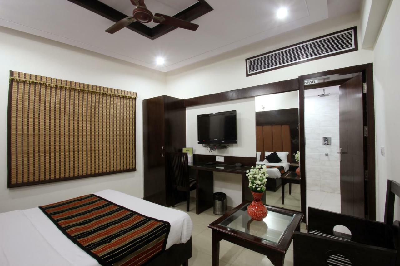 Hotel Mohan International Nowe Delhi Zewnętrze zdjęcie