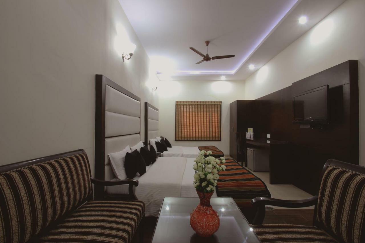 Hotel Mohan International Nowe Delhi Zewnętrze zdjęcie