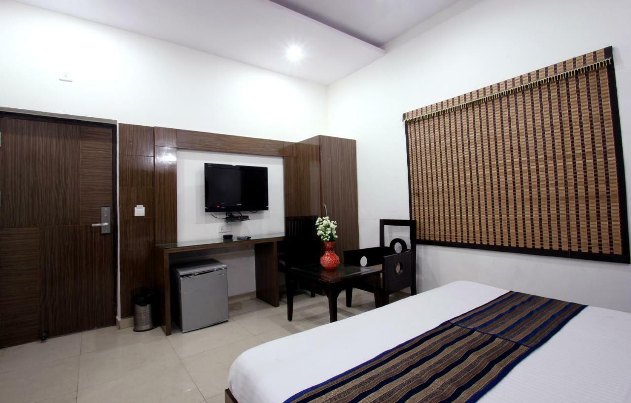 Hotel Mohan International Nowe Delhi Zewnętrze zdjęcie