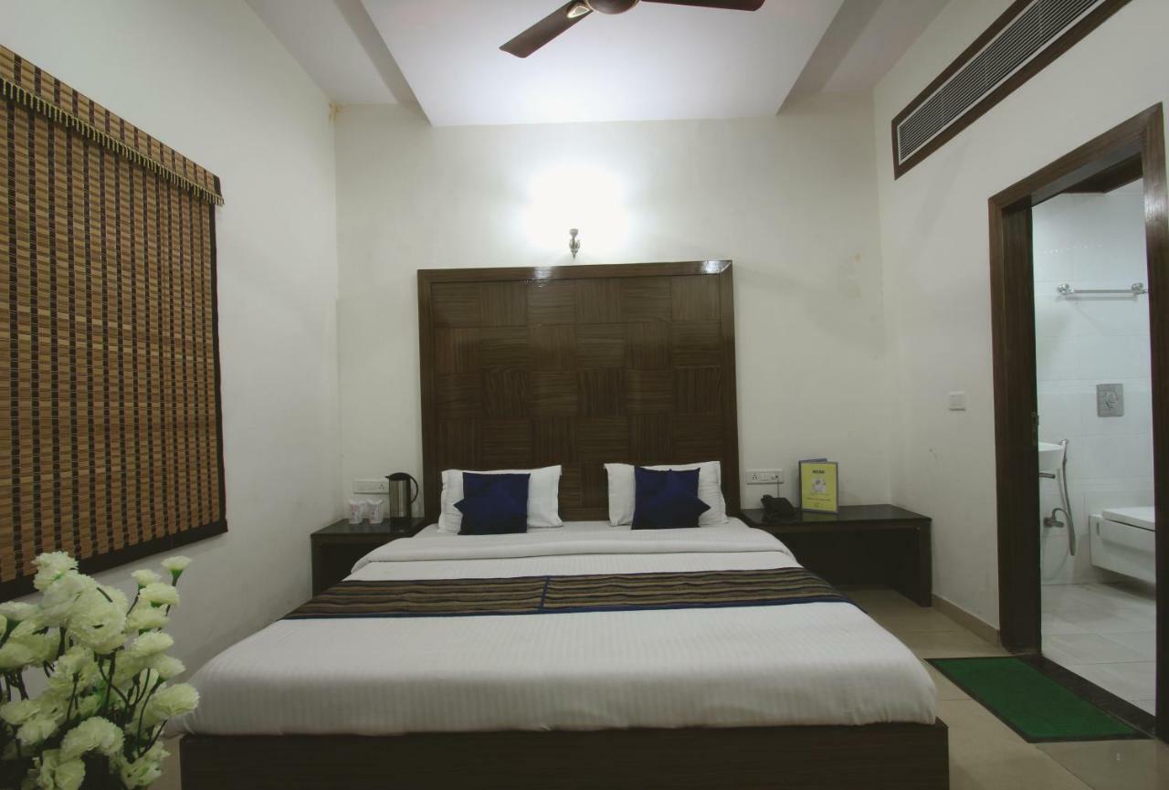 Hotel Mohan International Nowe Delhi Zewnętrze zdjęcie