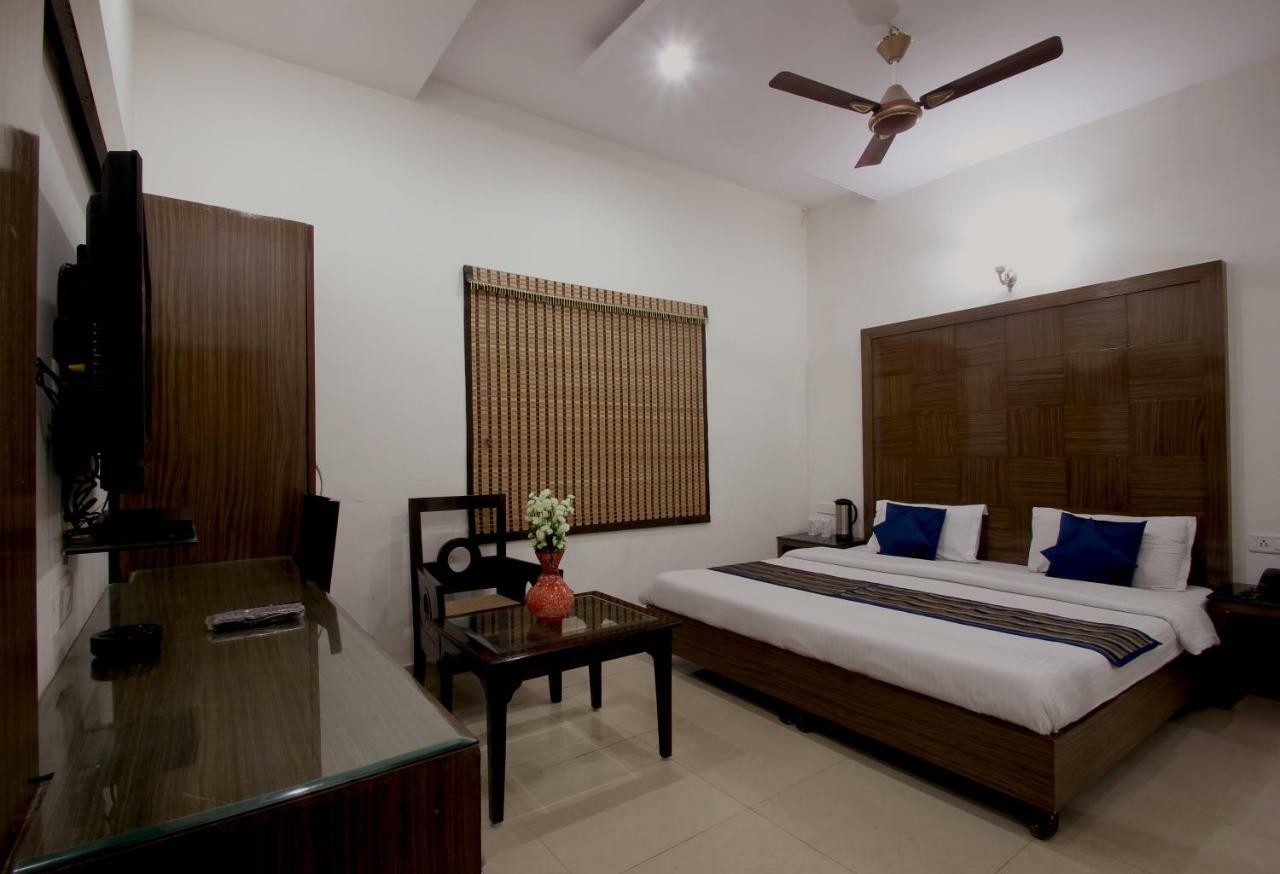Hotel Mohan International Nowe Delhi Zewnętrze zdjęcie