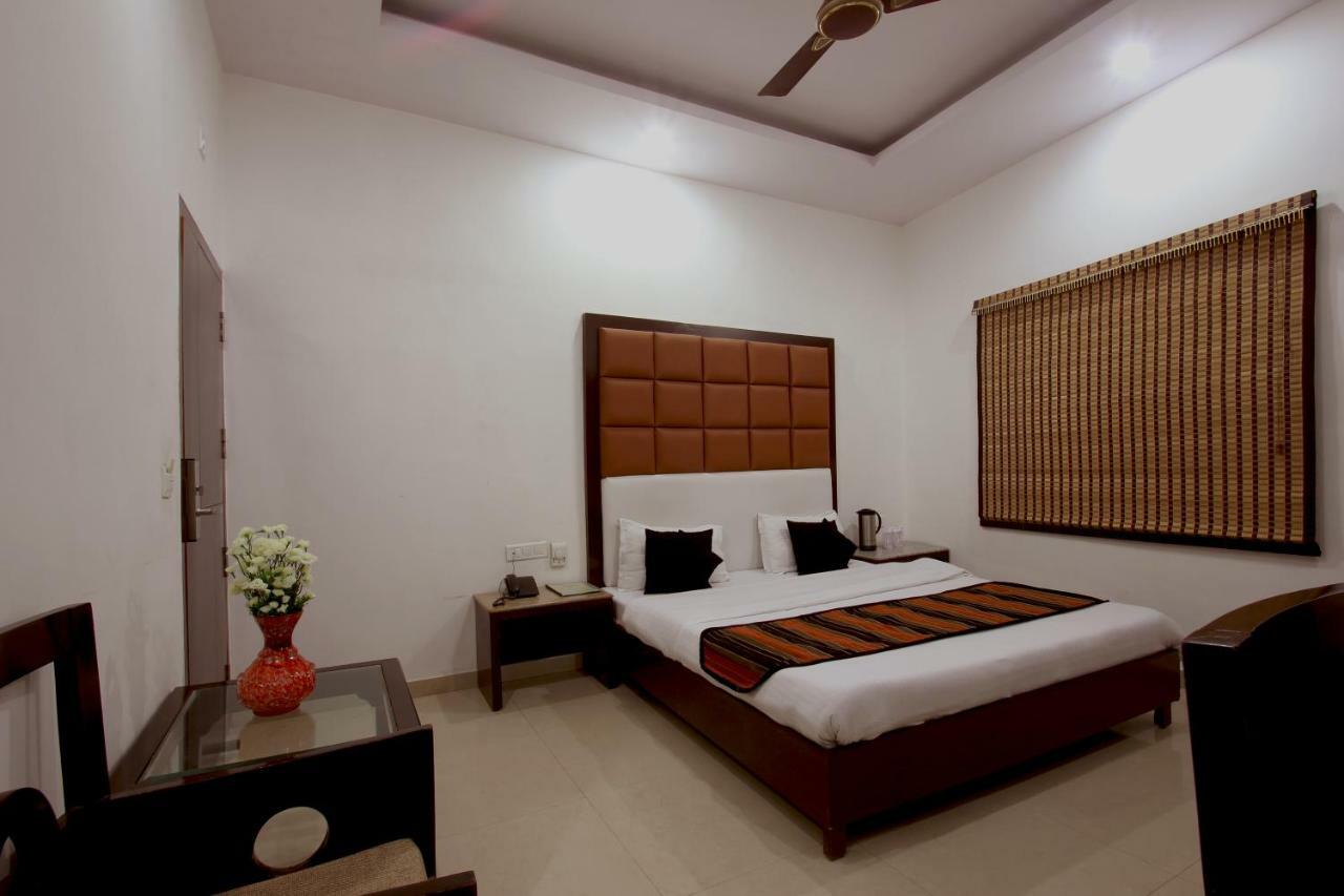 Hotel Mohan International Nowe Delhi Zewnętrze zdjęcie