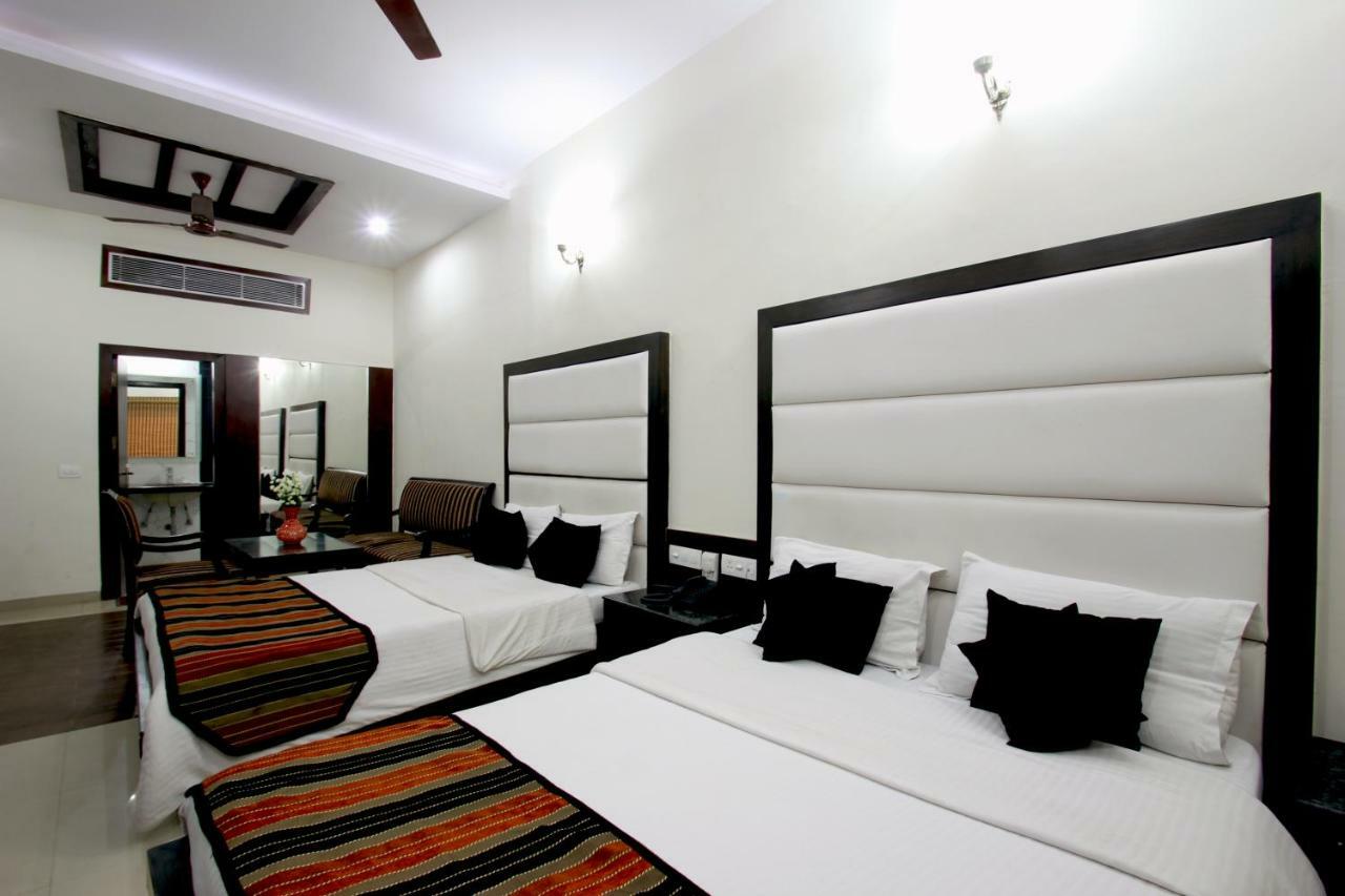 Hotel Mohan International Nowe Delhi Zewnętrze zdjęcie