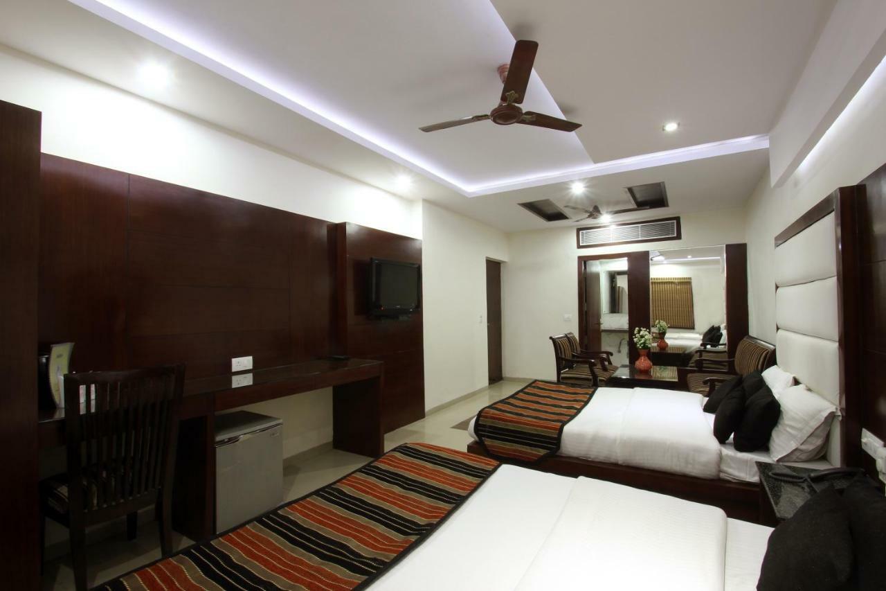 Hotel Mohan International Nowe Delhi Zewnętrze zdjęcie