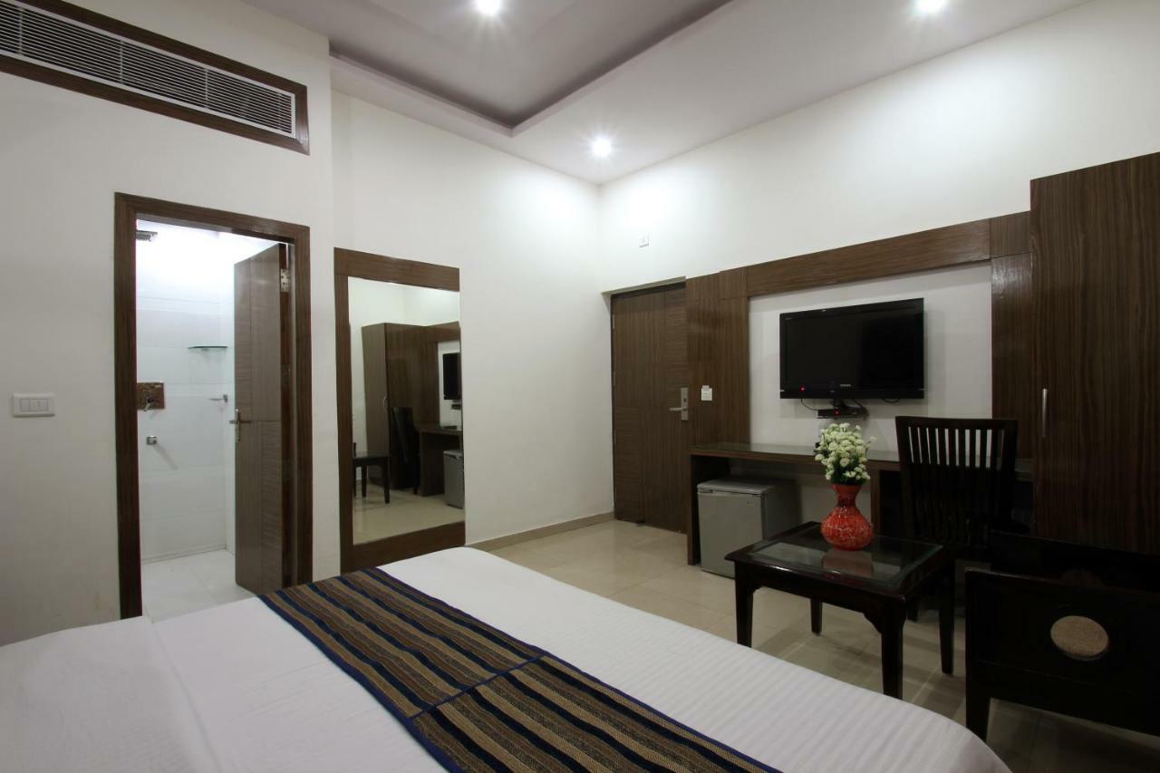 Hotel Mohan International Nowe Delhi Zewnętrze zdjęcie