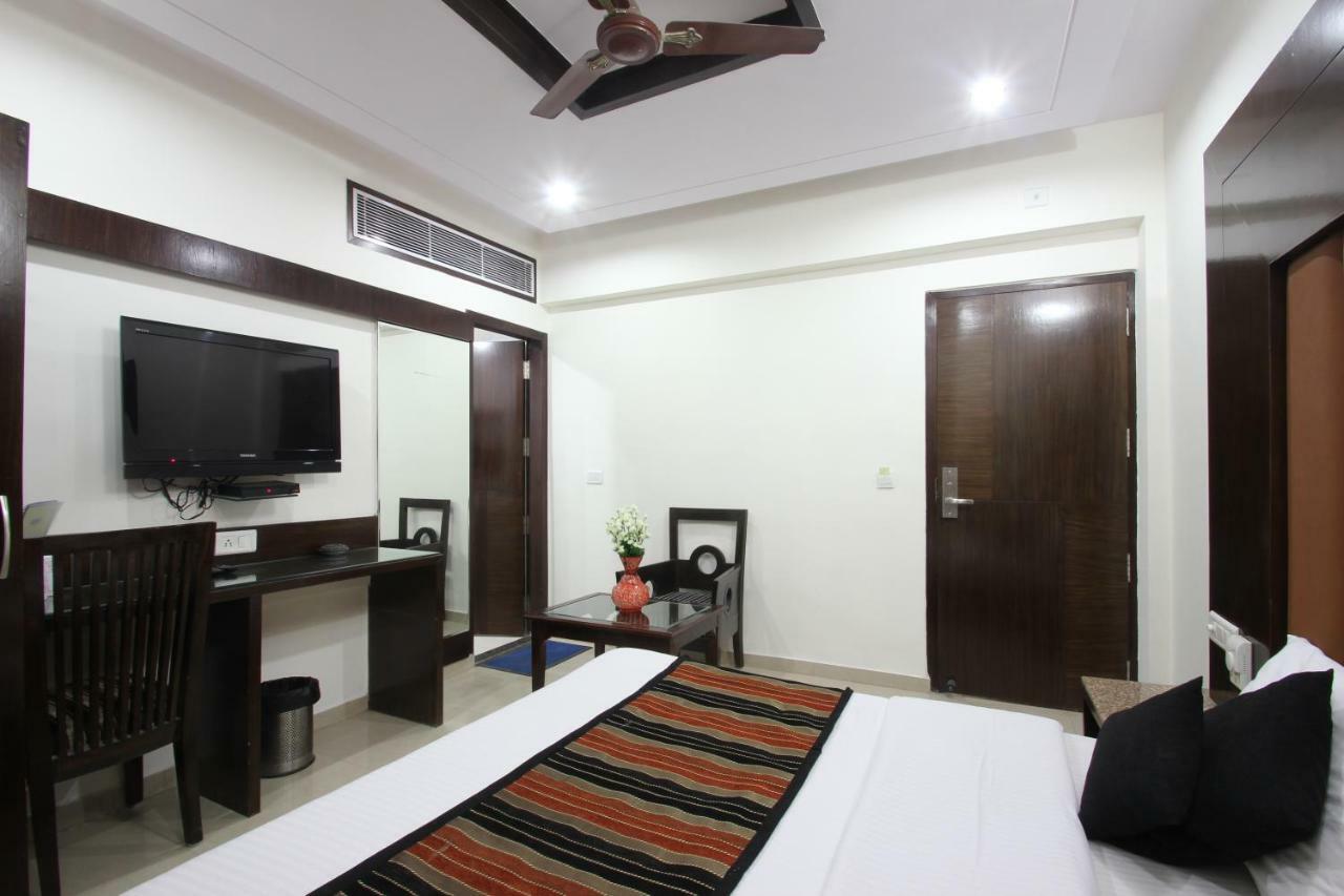Hotel Mohan International Nowe Delhi Zewnętrze zdjęcie