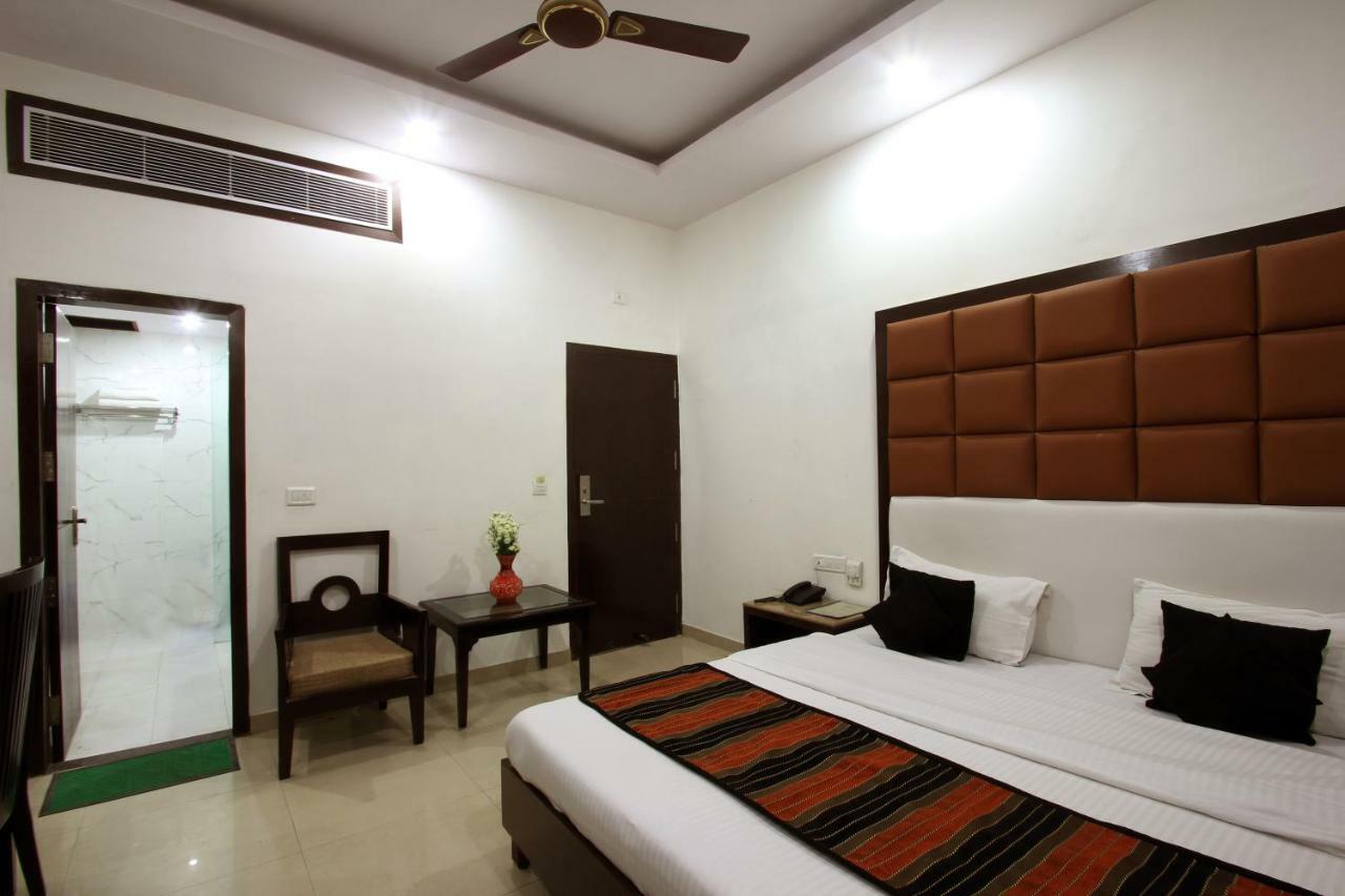 Hotel Mohan International Nowe Delhi Zewnętrze zdjęcie