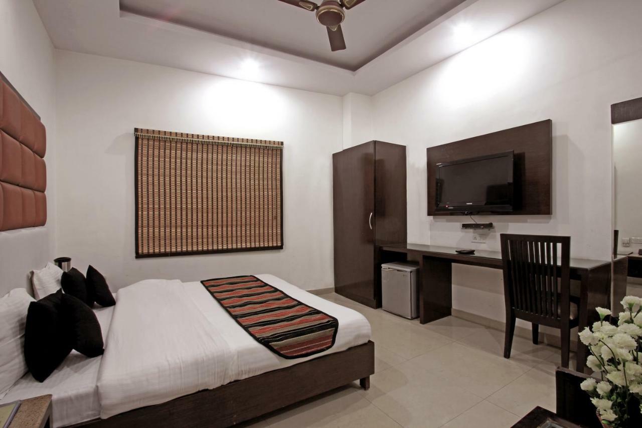 Hotel Mohan International Nowe Delhi Zewnętrze zdjęcie