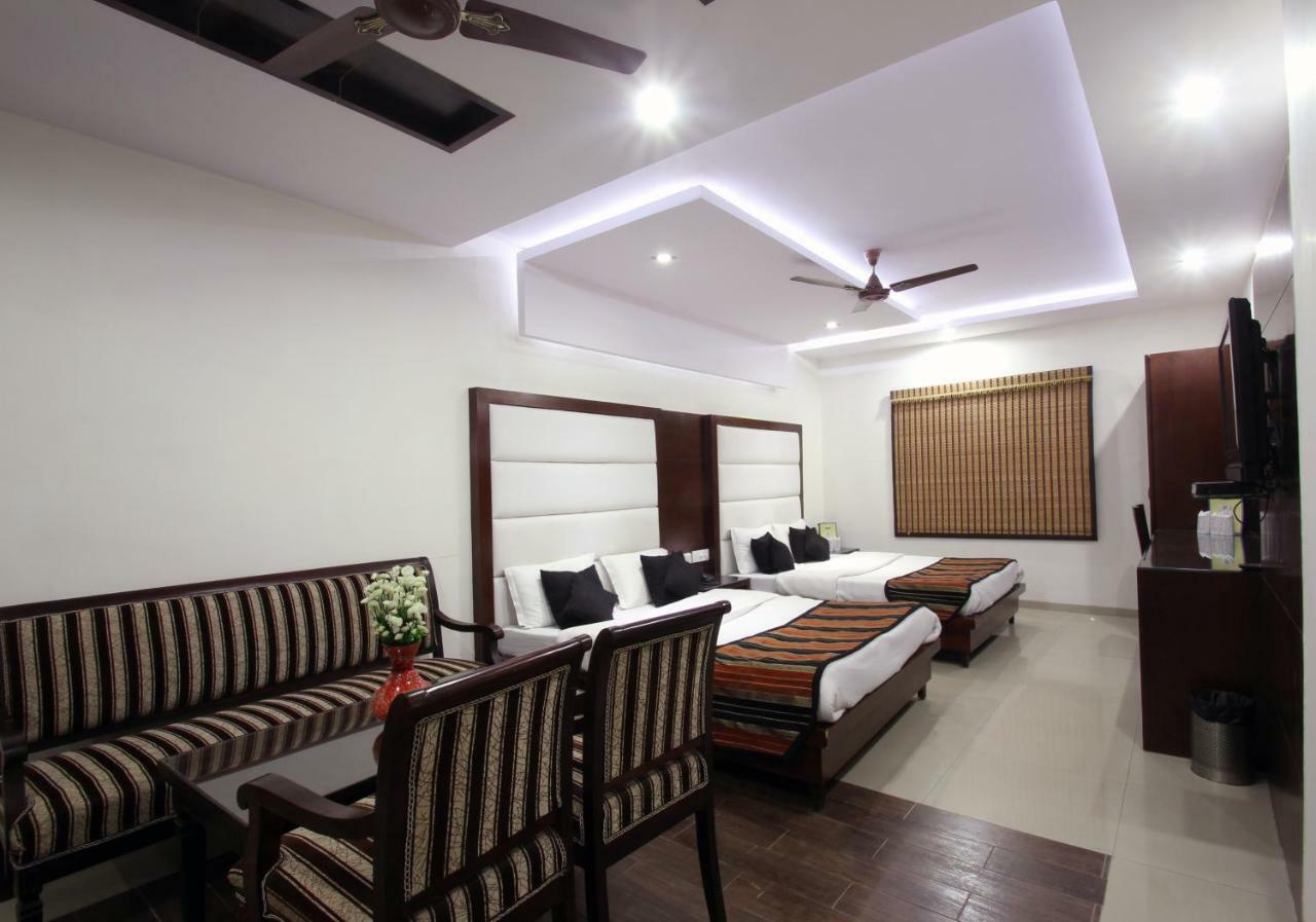 Hotel Mohan International Nowe Delhi Zewnętrze zdjęcie