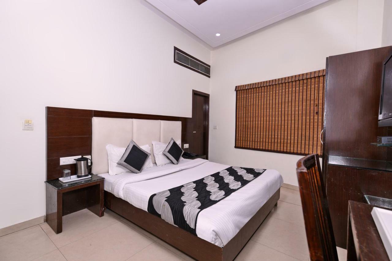 Hotel Mohan International Nowe Delhi Zewnętrze zdjęcie